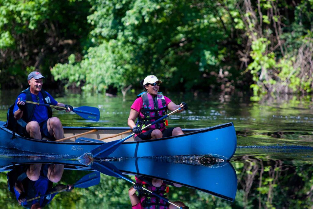 Chesapeake citizens canoe down a river | Photography by Chesapeake Convention & Visitors Bureau