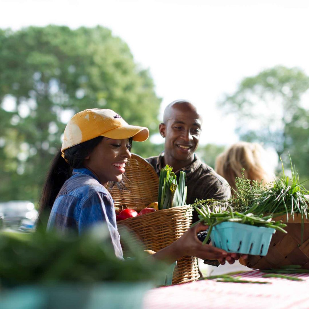 Couple at Farmers Market | Chesapeake Economic Development